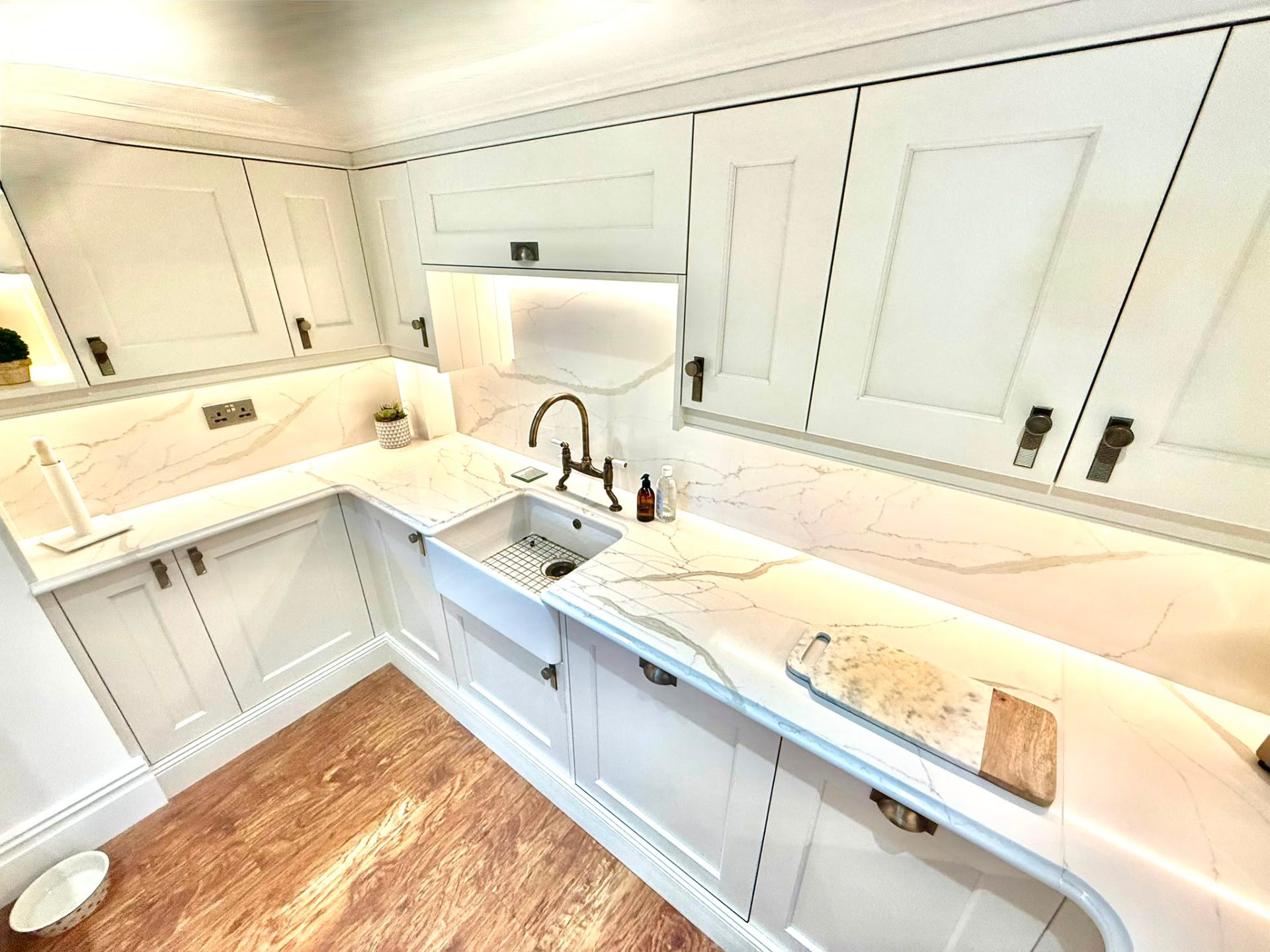 Calcatta Vegle Quartz kitchen in Pontyclun
